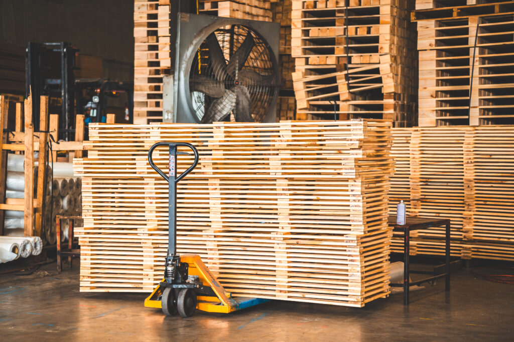 Fábrica de tablones de madera para carpinteros, taller de muebles en almacén de fabricación de la industria de la madera